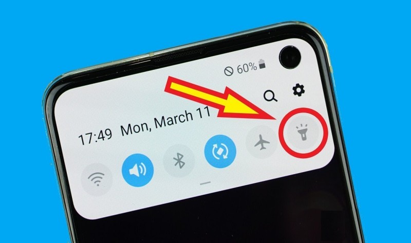 چطور با یک عمل سریع چراغ قوه گوشی سامسونگ را روشن کنیم؟